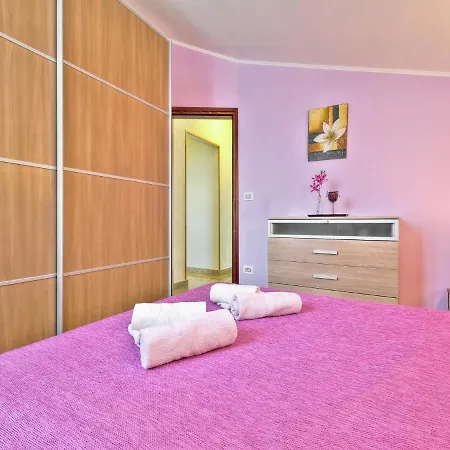 Eni Apartment *
