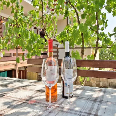 Apartment Eni