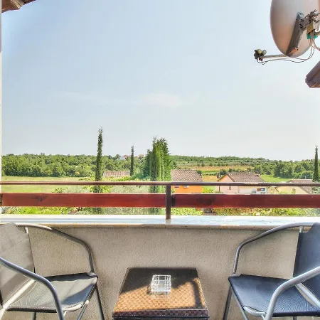 Eni Apartment *